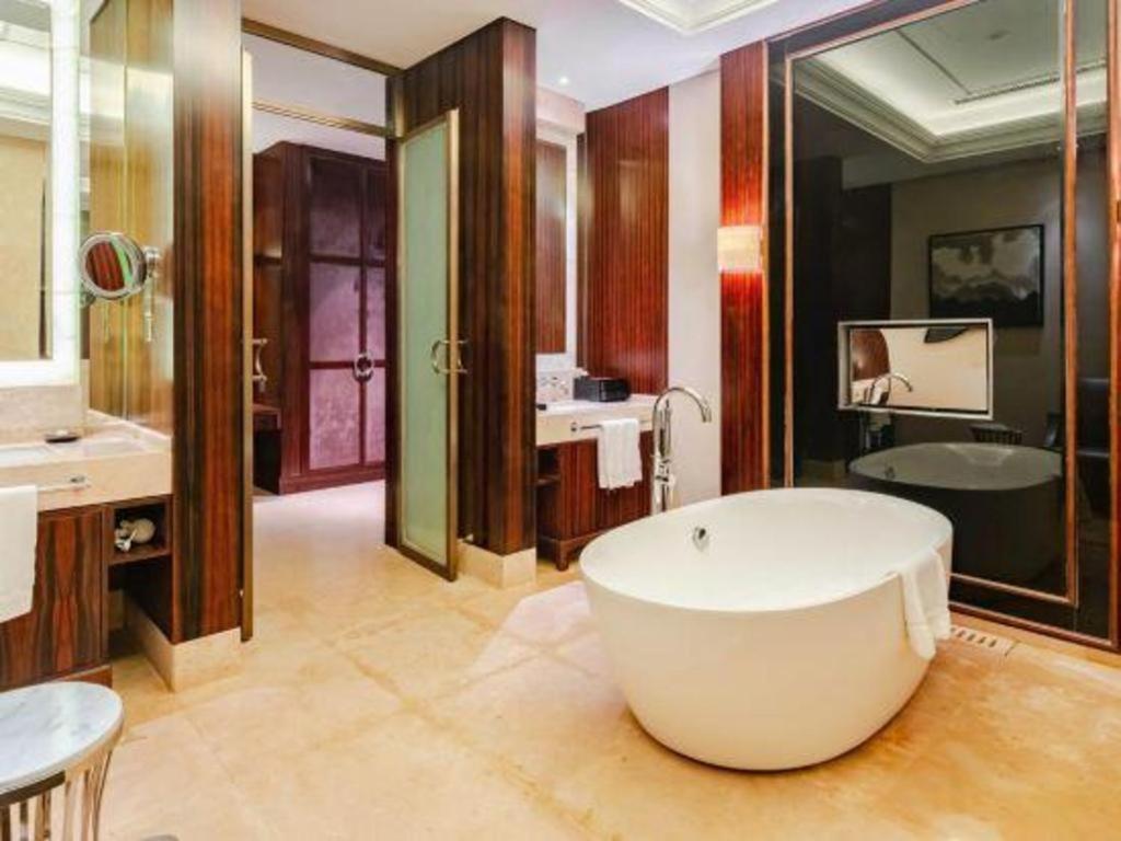 Eadry Royal Garden Hotel Haikou Haikou  Eksteriør bilde